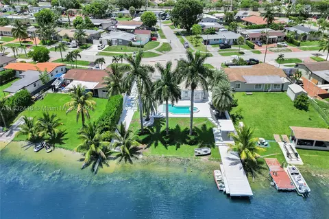 7950 NW 185th St, Hialeah, FL 33015
