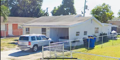 6120 Grant St, Hollywood, FL 33024