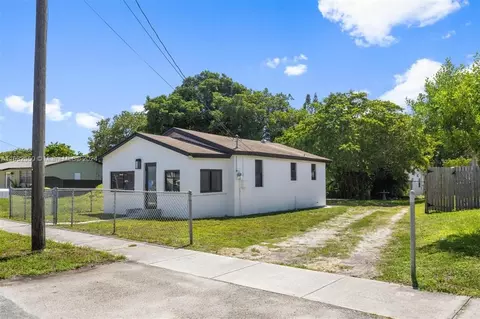 237 NW 7th Ave, Dania Beach, FL 33004 photo 2