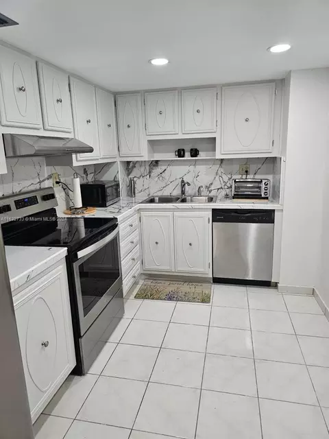 10850 N Kendall Dr #407, Miami, FL 33176