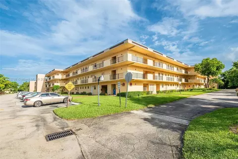201 Berkley Rd #212, Hollywood, FL 33024