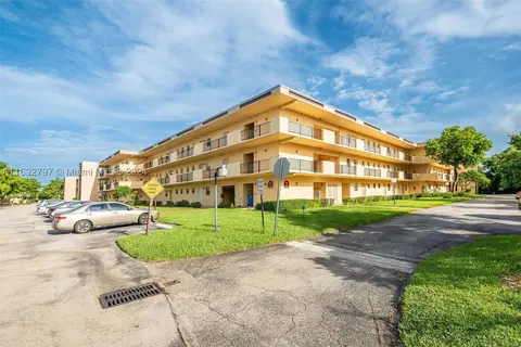 201 Berkley Rd #212, Hollywood, FL 33024