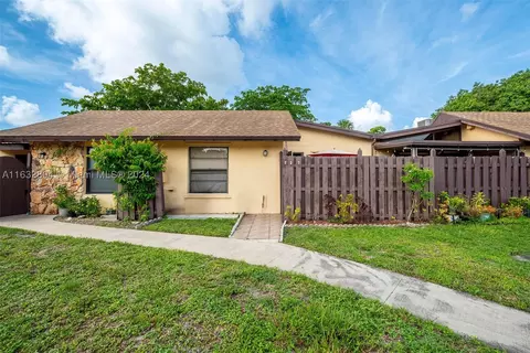 127 Gate Rd #2-65, Hollywood, FL 33024