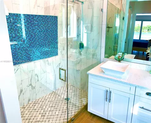 Bath - 18800 134th Way N, Jupiter, FL 33478 photo 5 of 6