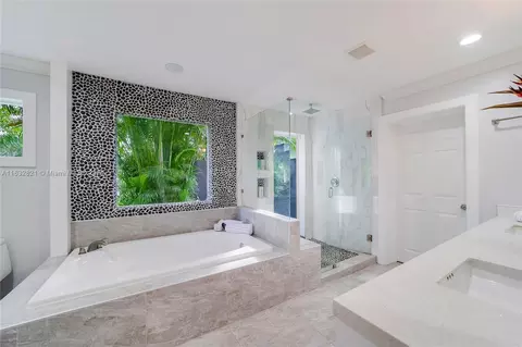Bath - 18800 134th Way N, Jupiter, FL 33478 photo 2 of 6