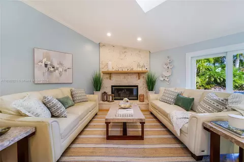 Living - 18800 134th Way N, Jupiter, FL 33478 photo 3 of 4