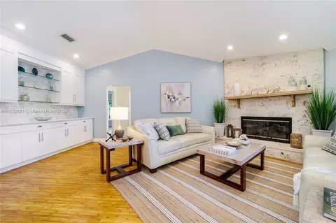 Living - 18800 134th Way N, Jupiter, FL 33478 photo 2 of 4