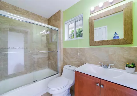 Bath - 18800 134th Way N, Jupiter, FL 33478 photo 3 of 6