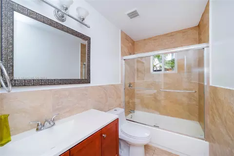 Bath - 18800 134th Way N, Jupiter, FL 33478 photo 4 of 6