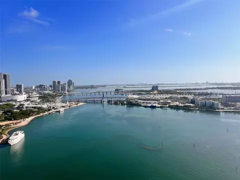 848 Brickell Key Dr #3701, Miami, FL 33131