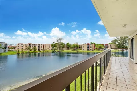 1350 SW 122nd Ave #304, Miami, FL 33184