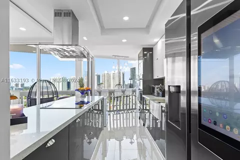 1000 W Island Blvd #1606, Aventura, FL 33160