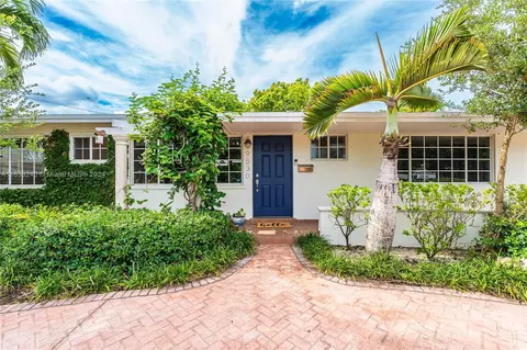 9530 SW 51st St, Miami, FL 33165