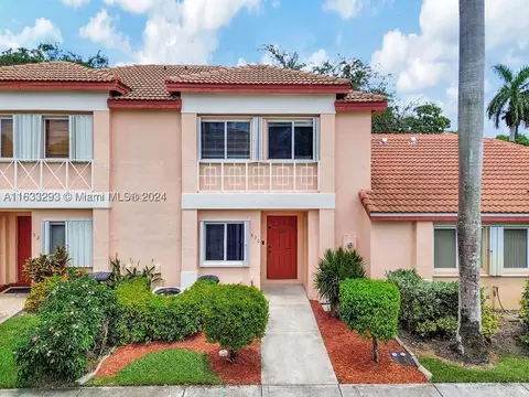530 NW 208th Cir, Pembroke Pines, FL 33029
