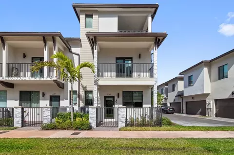 8369 NW 43rd St, Doral, FL 33166