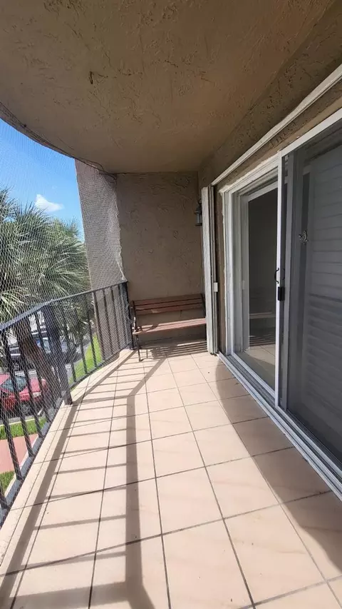 5199 NW 7th St #309, Miami, FL 33126