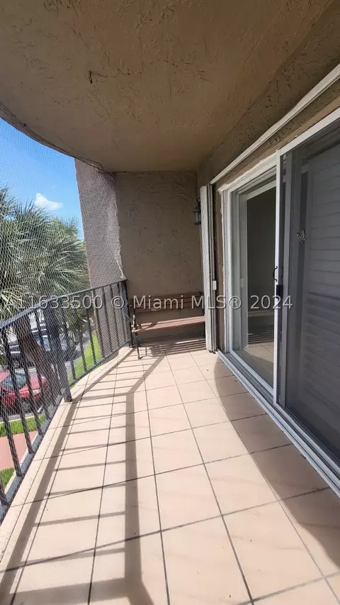 5199 NW 7th St #309, Miami, FL 33126