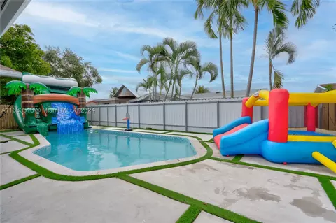 3270 NW 66th St, Fort Lauderdale, FL 33309