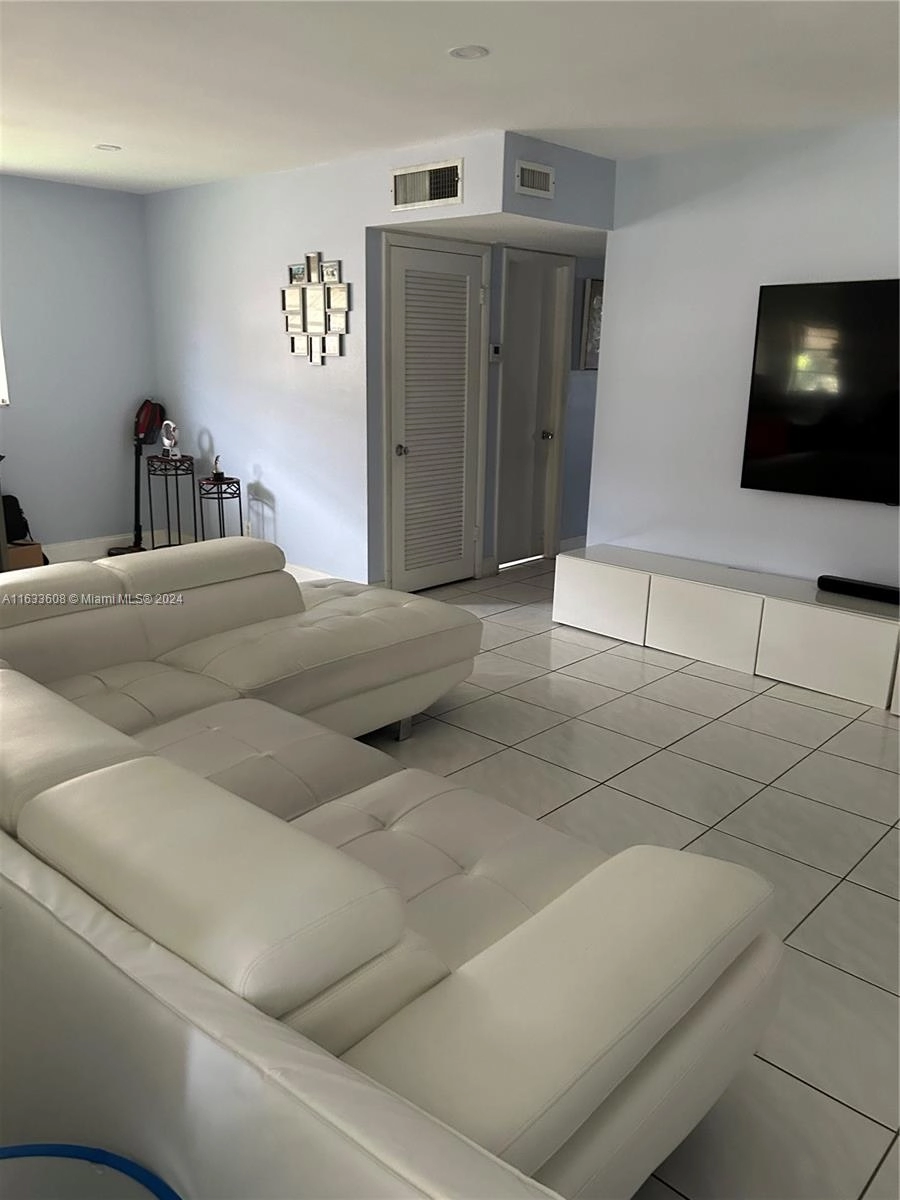 5300 Washington St Unit N220  