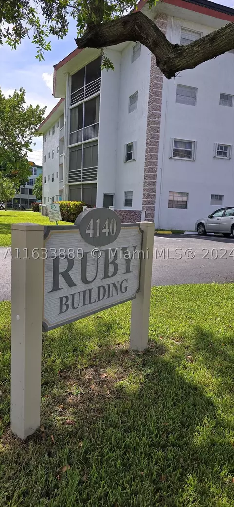4140 NW 44th Ave #204, Lauderdale Lakes, FL 33319