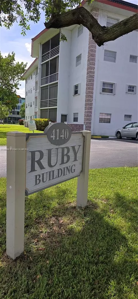 4140 NW 44th Ave #204, Lauderdale Lakes, FL 33319
