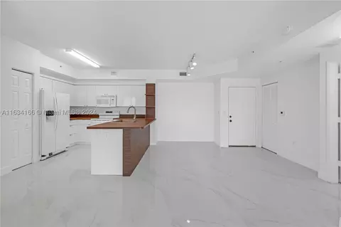 7940 N Nob Hill Rd #106, Tamarac, FL 33321