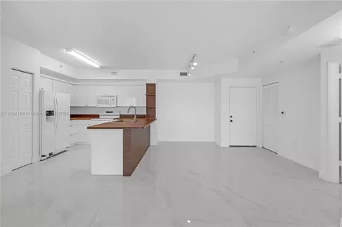 7940 N Nob Hill Rd #106, Tamarac, FL 33321