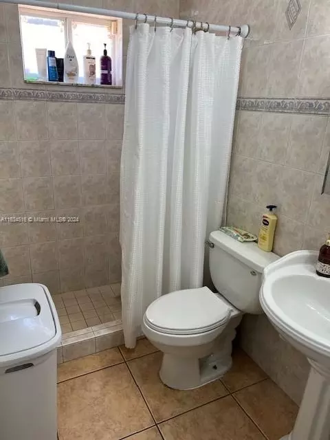 Bath - 7544 W 30th Ct, Hialeah, FL 33018 photo 3 of 3