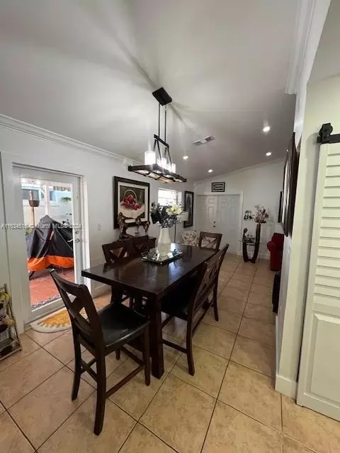 Dining - 7544 W 30th Ct, Hialeah, FL 33018 photo 1 of 1