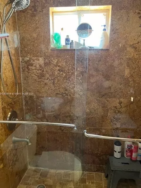 Bath - 7544 W 30th Ct, Hialeah, FL 33018 photo 1 of 3