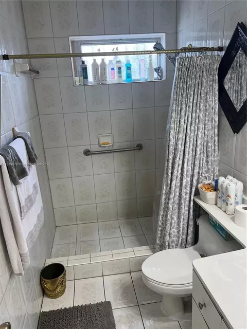 Bath - 180 E 62nd St, Hialeah, FL 33013 photo 1 of 1