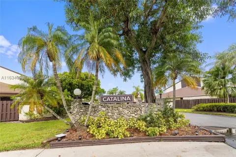 274 NE 200th Ter #274, Miami, FL 33179