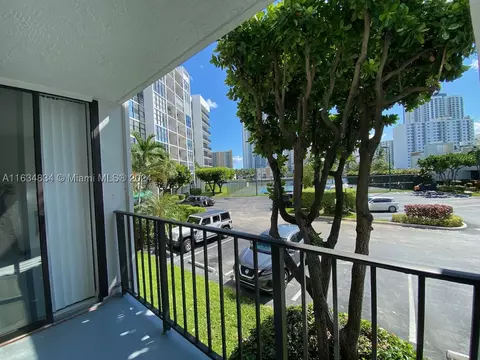 1000 Parkview Dr #224, Hallandale Beach, FL 33009