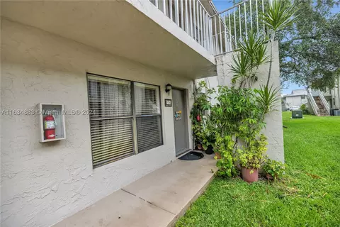 15328 SW 72nd St #8-13, Miami, FL 33193
