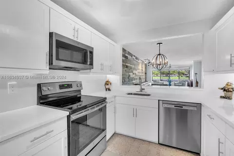 9747 N Belfort Cir #103, Tamarac, FL 33321