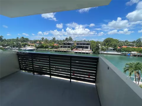 9800 W Bay Harbor Dr #412, Bay Harbor Islands, FL 33154