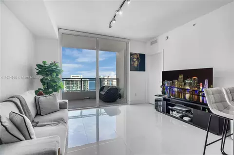 1080 Brickell Ave #3904, Miami, FL 33131