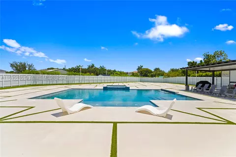 19289 SW 132nd Path, Miami, FL 33177