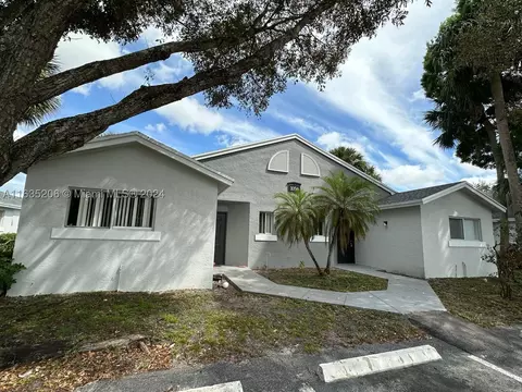 1056 Lake Victoria Dr #B, West Palm Beach, FL 33411