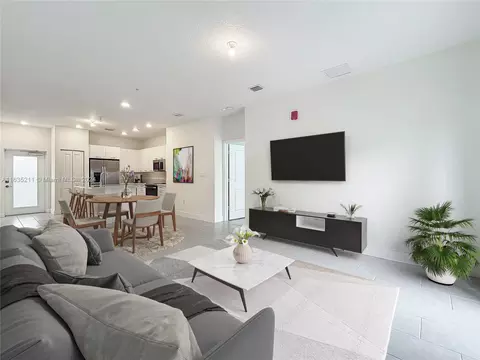 8167 NW 41st St #E-304, Doral, FL 33166