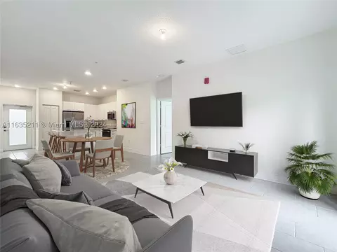 8167 NW 41st St #E-304, Doral, FL 33166