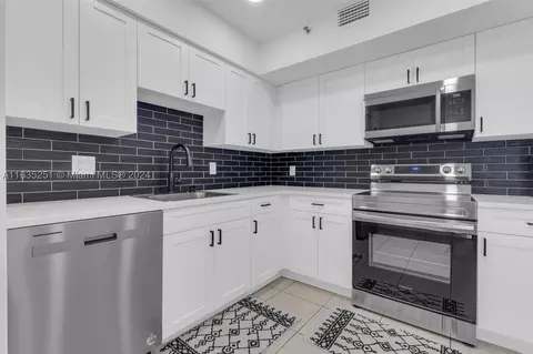 919 Hillcrest Dr #803, Hollywood, FL 33021
