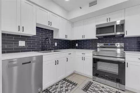 919 Hillcrest Dr #803, Hollywood, FL 33021
