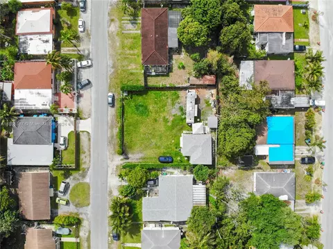 255 NE 161st St, Miami, FL 33162