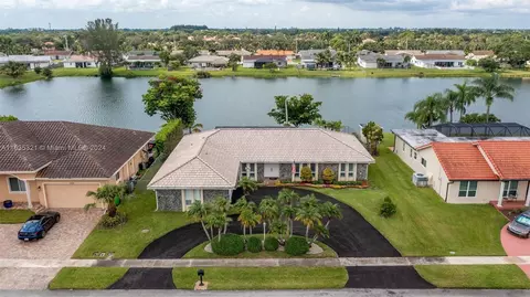 13332 NW 10th St, Sunrise, FL 33323