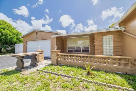 421 SW 70th Ter, Pembroke Pines, FL 33023