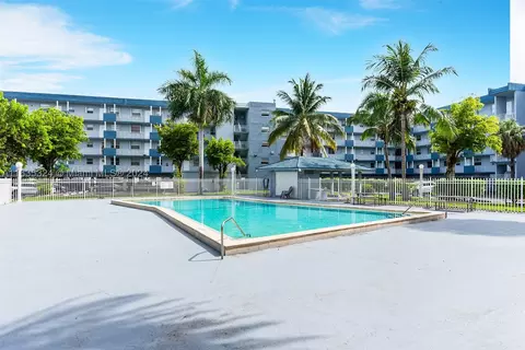 1655 W 44th Pl #341, Hialeah, FL 33012