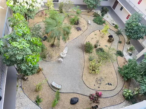 2821 Somerset Dr #407, Lauderdale Lakes, FL 33311