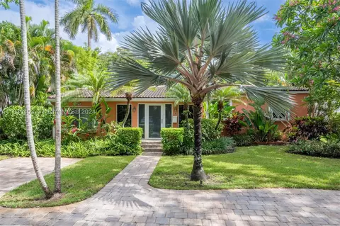 1045 NE 120th St, Biscayne Park, FL 33161