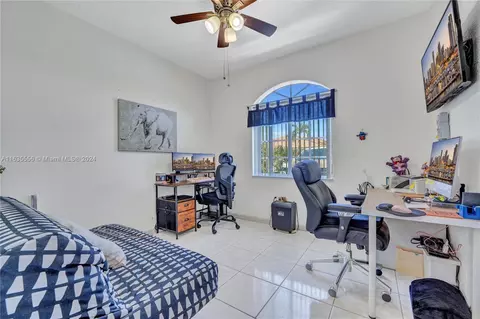426 W 70th St, Hialeah, FL 33014 photo 10